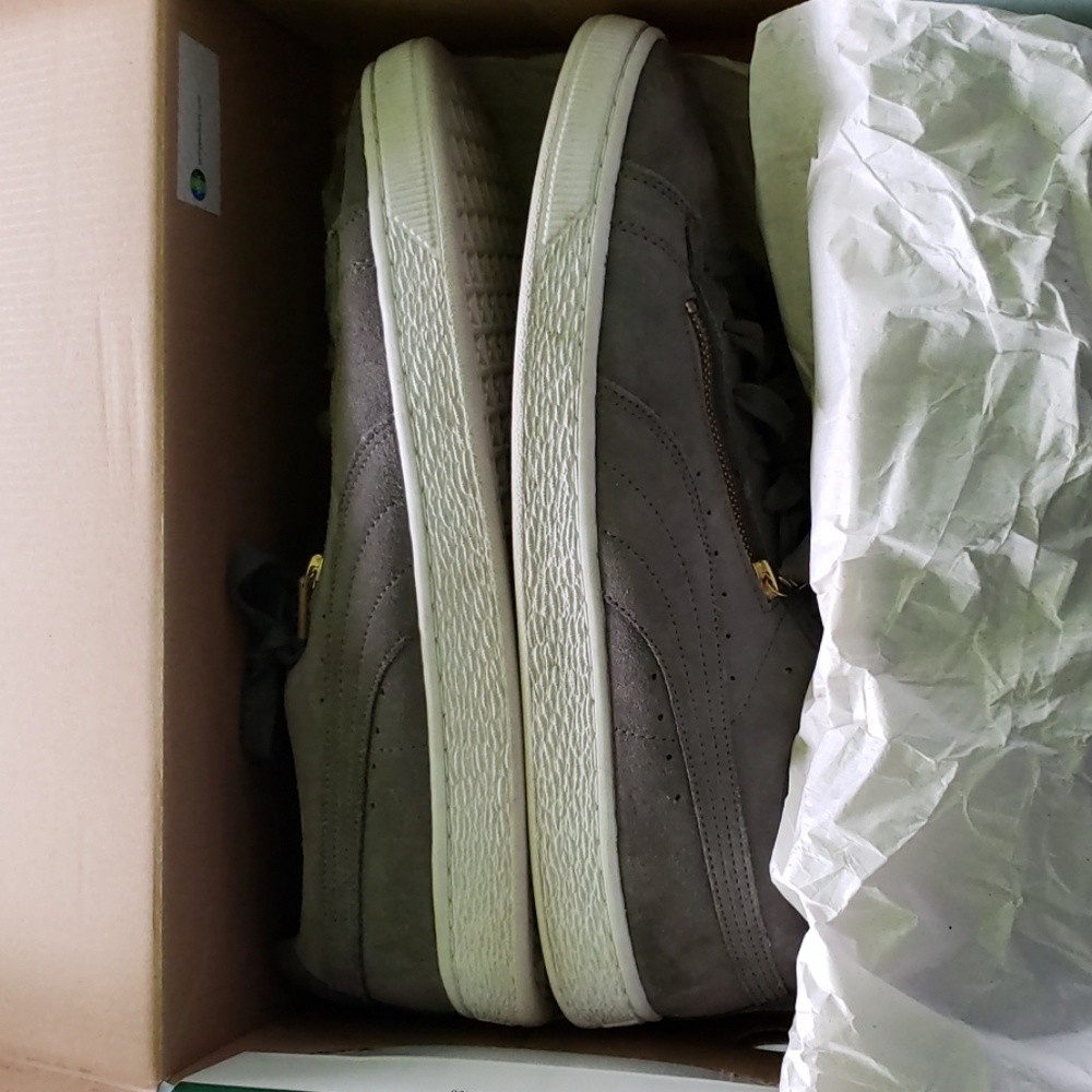 Sneakers